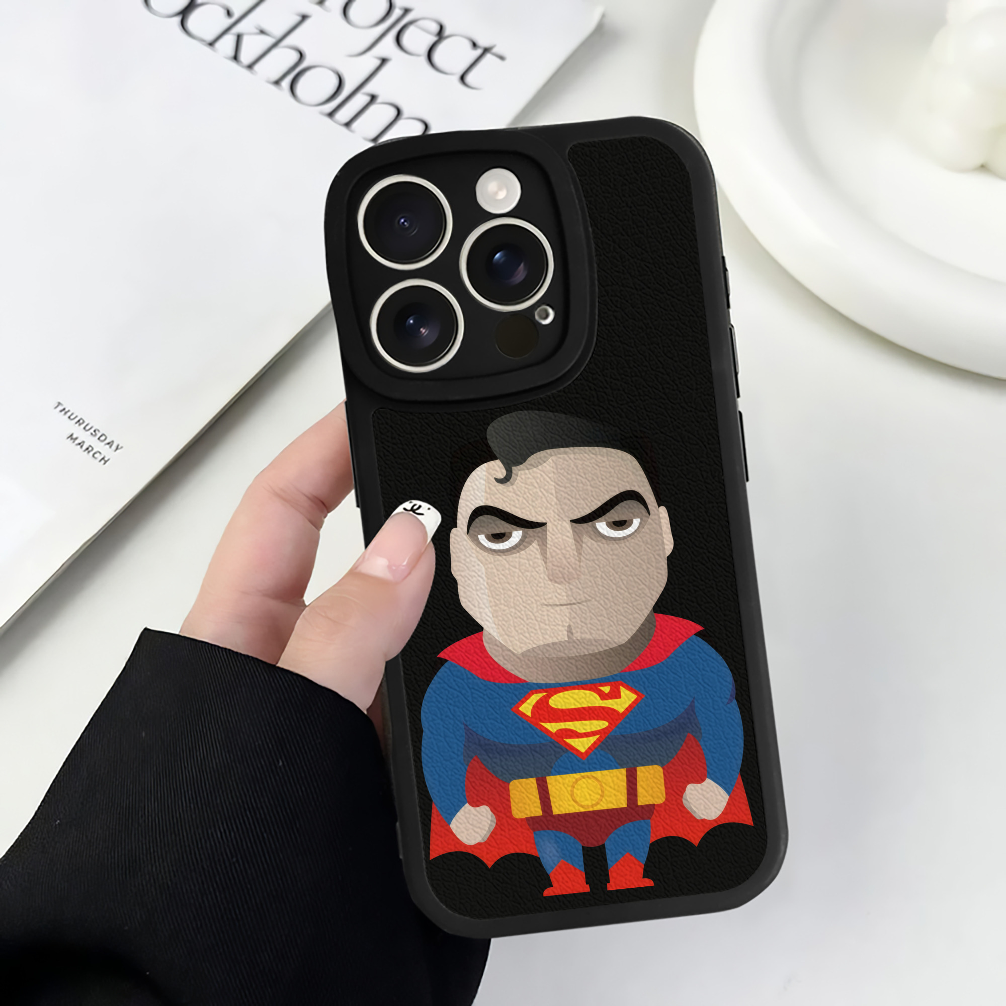 （画像用） アベンジャーズ The Avengers 【iPhone 16シリーズ対応】シリコンスマホケース（レザー調） 材質：シリコン
